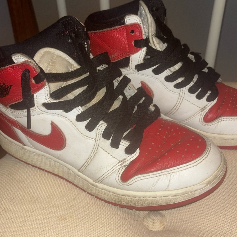 AIR JORDAN 1 RETRO HIGH OG “HERITAGE” SIZE 6Y, WMNS 7